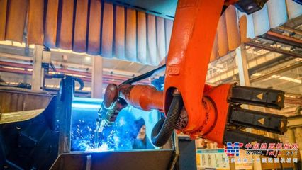 聚焦两会 助力“双碳”，徐工用“绿色智造”作答！